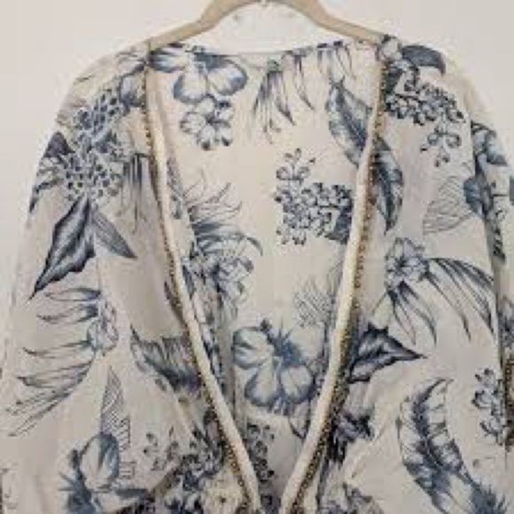 True Destinations Floral Kimono - Picture 2 of 9